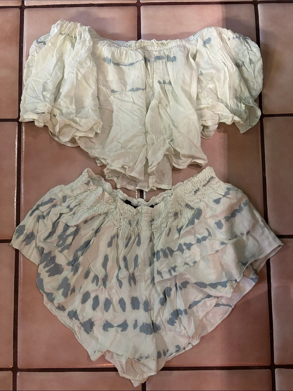 Blue life Tie-Dye Crop Top and Shorts Set - Light Cream & Blue